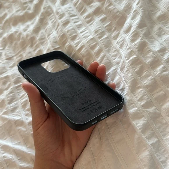 Leather Black Apple iPhone 14 Pro Max - Picture 3 of 3